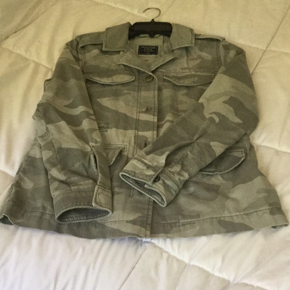 NWT Camouflage Jacket Small Abercrombie & Fitch - Picture 2 of 8